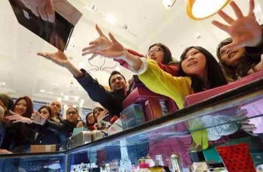 女人骚后入视频中国人依然爱赴日旅游 消费已由爆买转向网购